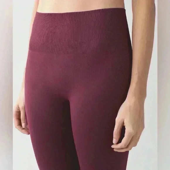 Lululemon Zone In Tight Size 4 - Picture 3 of 4